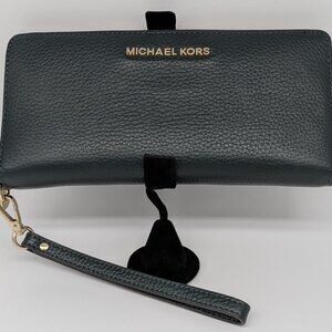 Jet Set Travel Large Continental Wristlet - forest green